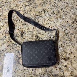 Louis Vuitton messenger back