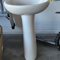 Pedestal Sink with Faucet