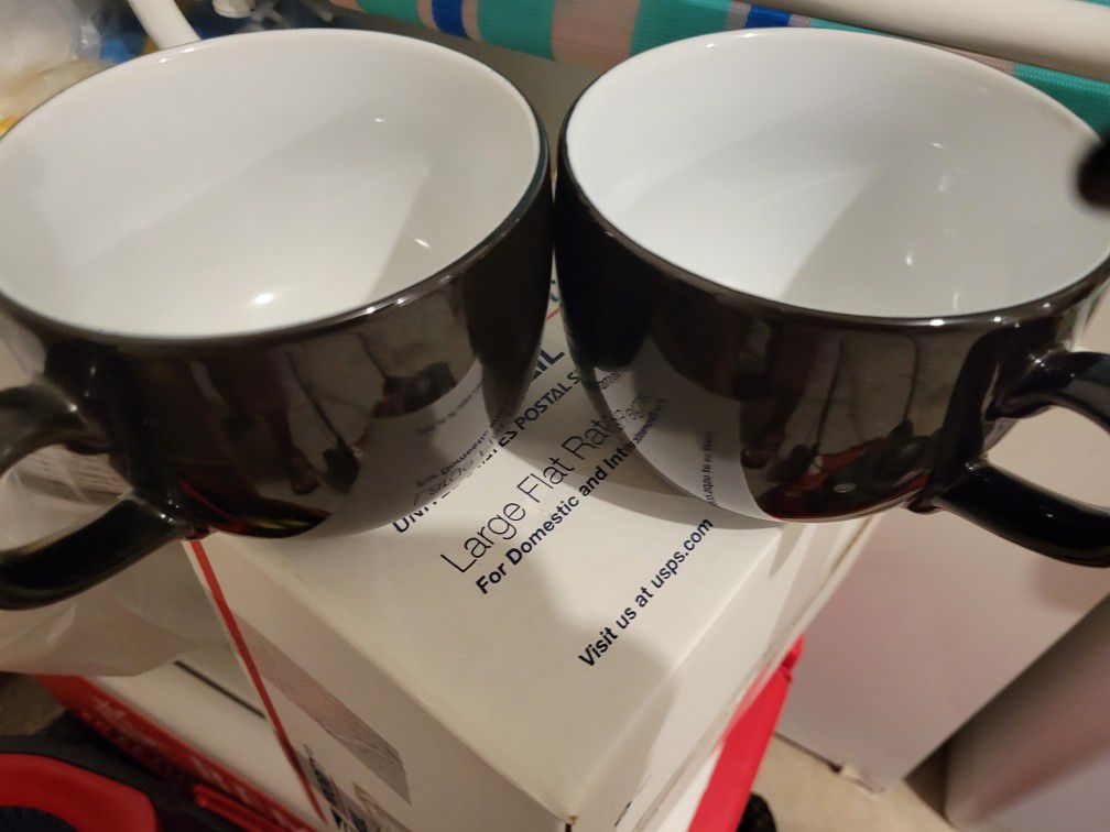 His & Hers Soup Mug Set Black With Saucers https://offerup.com/redirect/?o=UGxhdGUuTmV3 