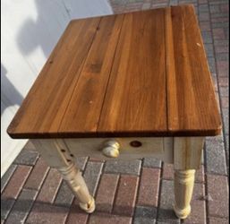 Ethan Allen Farmhouse End Table