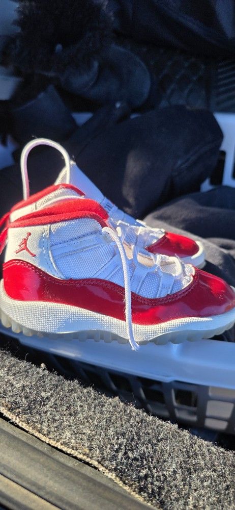 Air Jordan 11 Cherry 8c