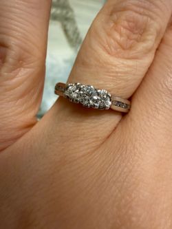 14K white gold natural diamonds ring