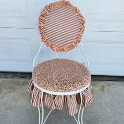 Beautiful Vintage Ice Cream Parlor Vanity Chair!