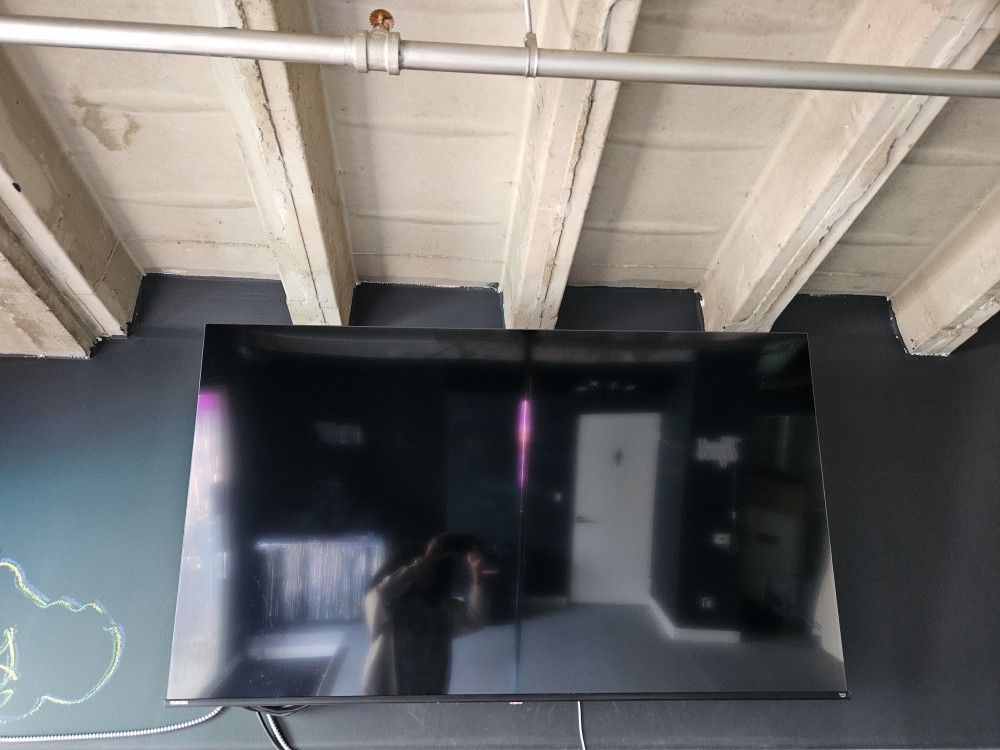 65" Toshiba 4k UHD smart Fire TV w/mount