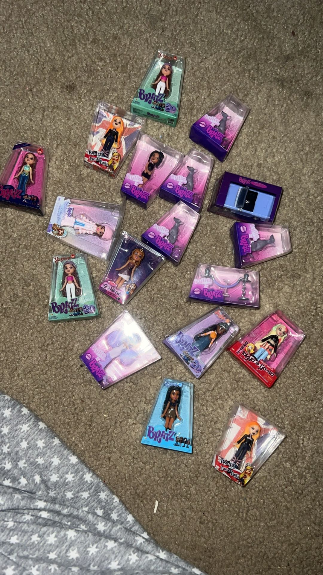 Bratz Mini Dolls Doing (2 For $5)