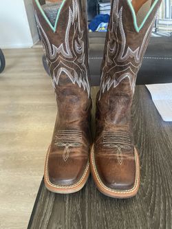 shyanne woman cow boy boots size 9