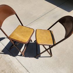 Free Chairs And Table 
