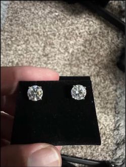 4ct  White Gold FILLED Screw Back MOISANITE Stud Earrings!!! 🔥🔥🔥 (Pass Diamond Tester)