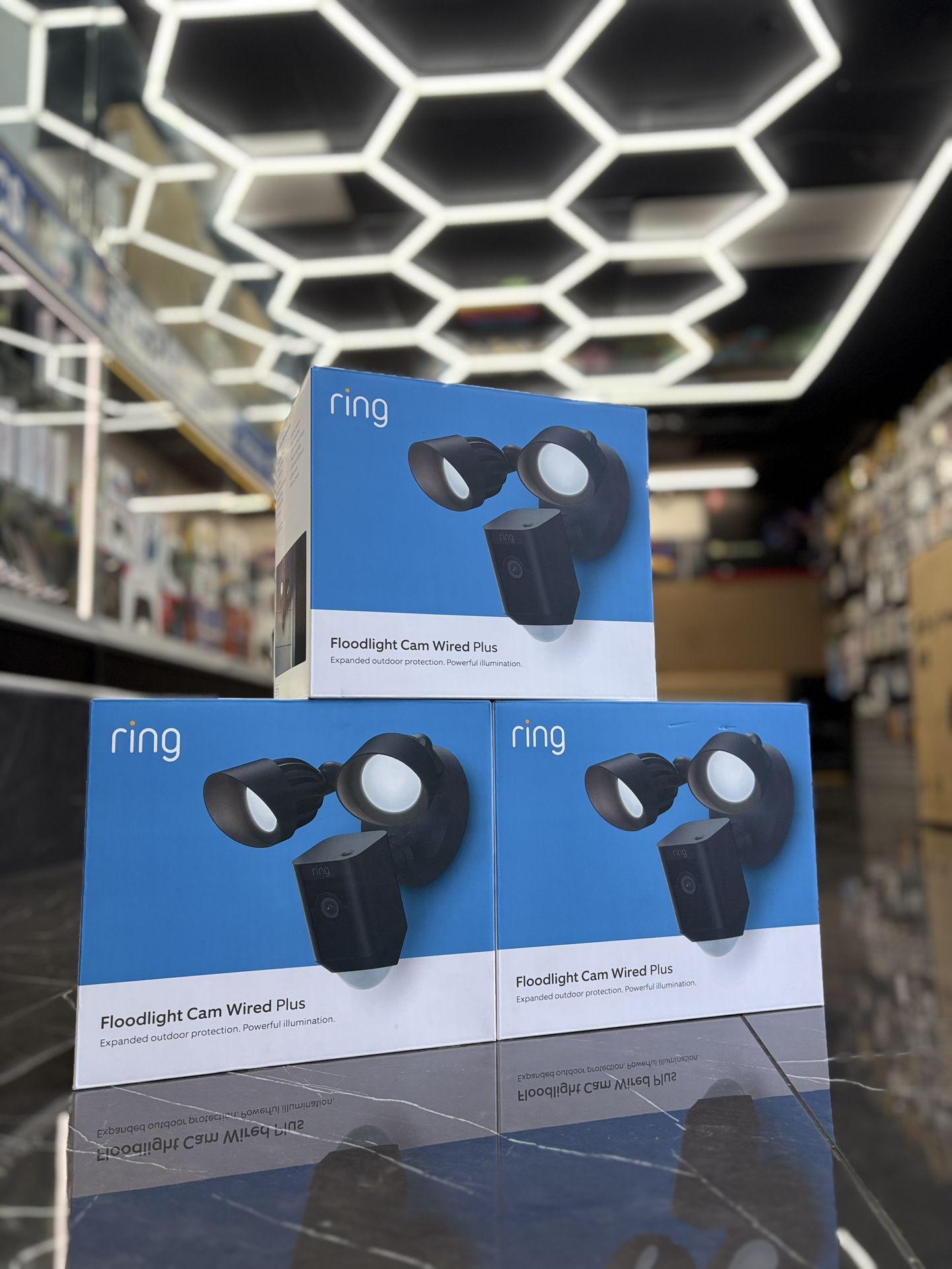 Ring Floodlight Cam Wired Plus (Take It Home In Payments/ llévalo a casa en pagos