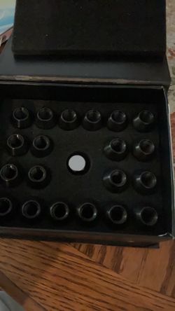 Lug nut set black