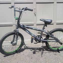 20 Inch BMX Freestyle Bike Mongoose Outer Limit
