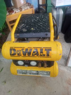 Good dewalt 4 gal air compressor works great just missing handle