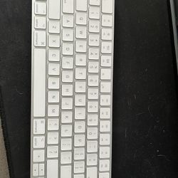 Apple Keyboard
