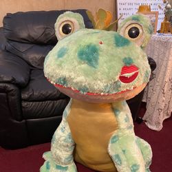 Giant Frog Green/Hearts/Kiss & Crown $15.80