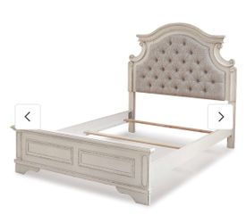 Ashley Furniture Realyn Full Panel Bed- Chipped White