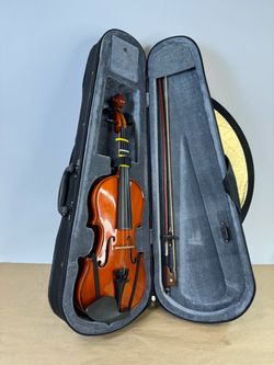 Pre-owned Student 1/2 size Violin Musician with bow and case, Made in China