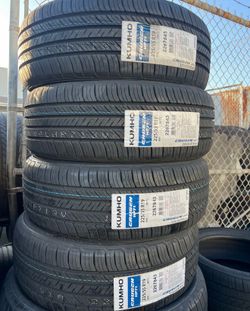 set 225/55/19 kumho free mount and balance