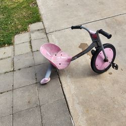 Tricycle type scooter by RAZOR