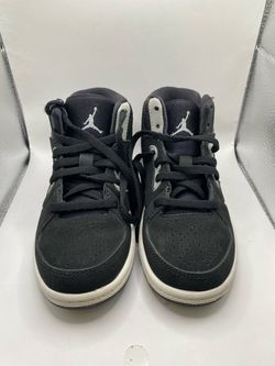Size: 11 Child black Nike Air Jordan 1 Flight 3 basketball sneaker