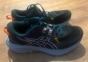ASICS Women’s Gel-Excite Trail 2 Sneakers.  Size 8.5