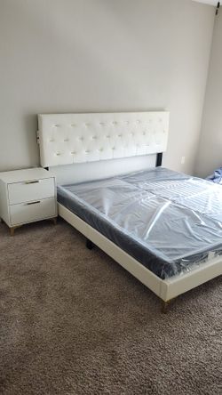4PC BEDROOM SET QUEEN WHITE/GOLD - WE FINANCE WE DELIVER 