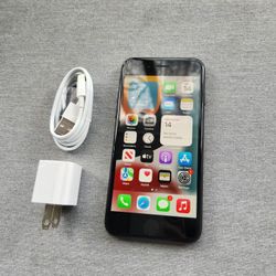 iPhone 7 - UNLOCKED - Like New 