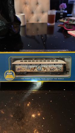 AHM P.T. Barnum Train Coach