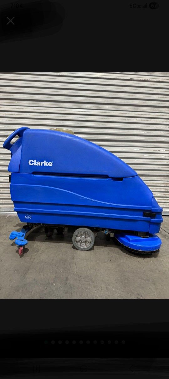 CLARKE ENCORE L2426 FLOOR SCRUBBER SELF PROPELLED