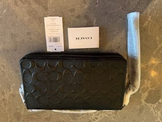 Authentic New Coach Wristlet - Black