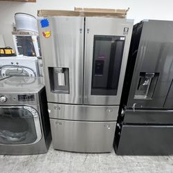 COUNTERDEPTH SAMSUNG FAMILY HUB REFRIGERATOR