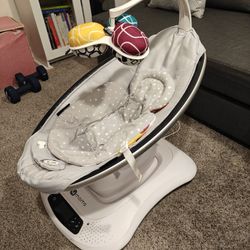 4 Moms Momaroo Baby Swing 