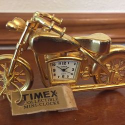 VTG TIMEX Detailed Harley Davidson Style Motorcycle Desk Clock — LIKE NEW CONDITION — WORKS PERFECT & HAS NEW BATTERIES 