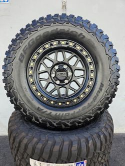 18" KMC w/ 35" BfGoodrich KM3 Baja Champion tires