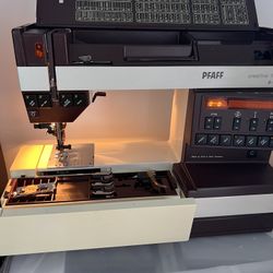 PFAFF Creative Sewing Machine 