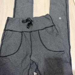 Lululemon Dark Grey Patterned Leggings with Pockets and Drawstrin