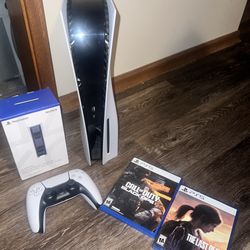 USED PS5 w CONTROLLER + GAMES
