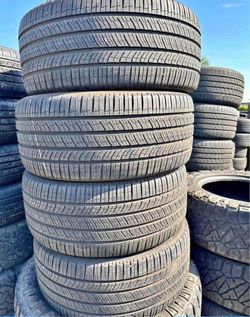 255/45/19 pirelli vendo un set de llantas usadas excelente condiciones de vida las 4 ✅🤩I am selling a set of used tires, all 4 in excellent living co