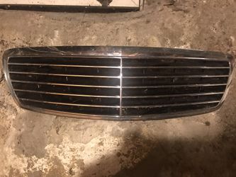 2010 E550 Mercedes grill