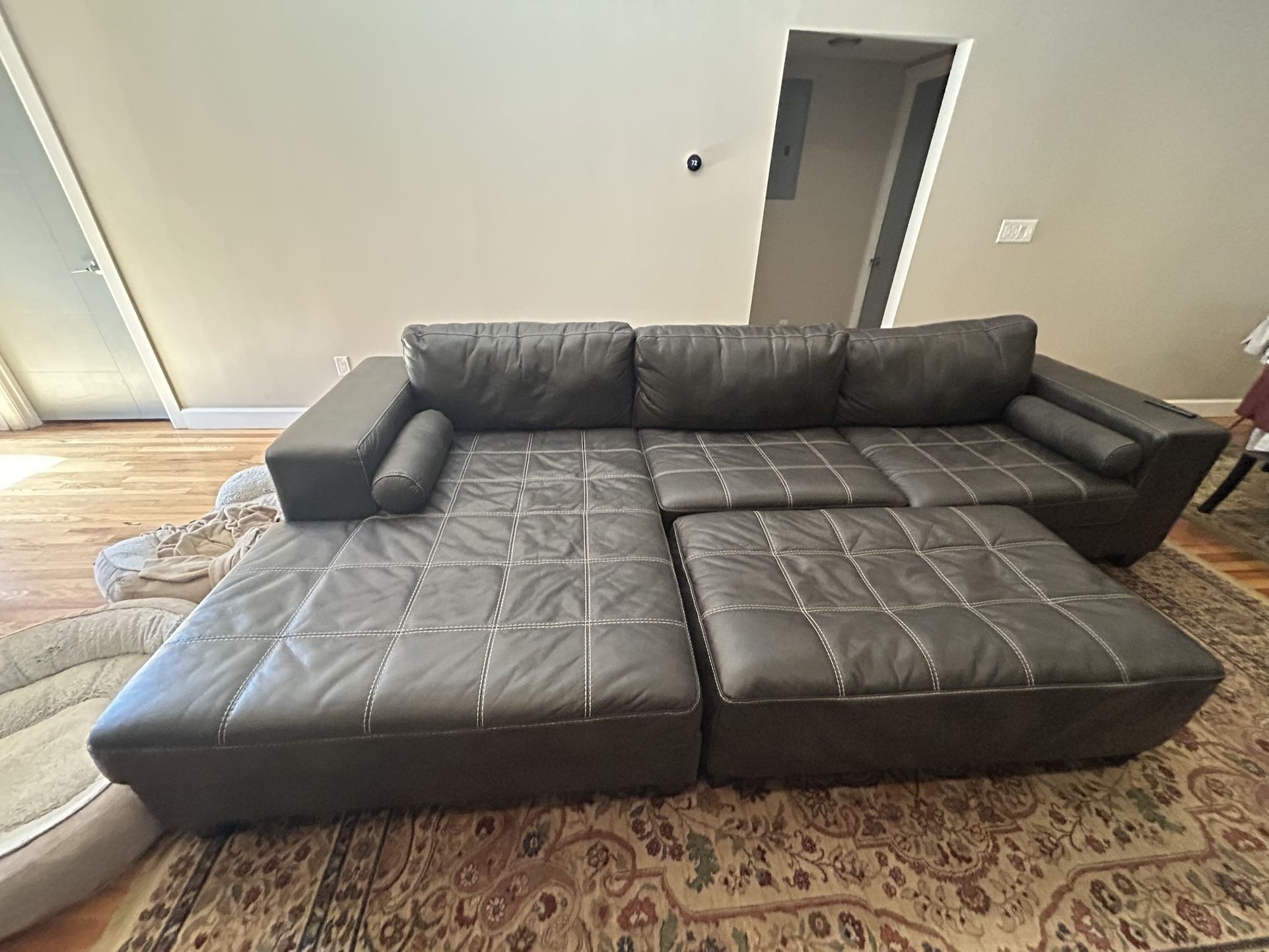 Sectional Couch With Ottoman