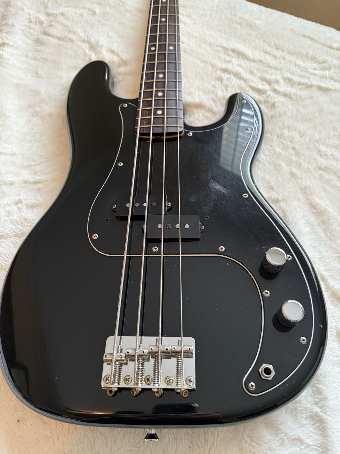 Fender Precision Bass Guitar ‘83 Squier MIJ Japan SQ serial vintage + Hardcase