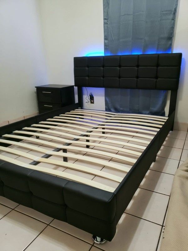 NEW IN BOX - FULL UPHOLSTERED BED FRAME PLATFORM 😊 MATTRESS SOLD SEPARATELY