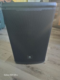 JBL EON715 15" Powered PA Speaker - Brand New / Open Box