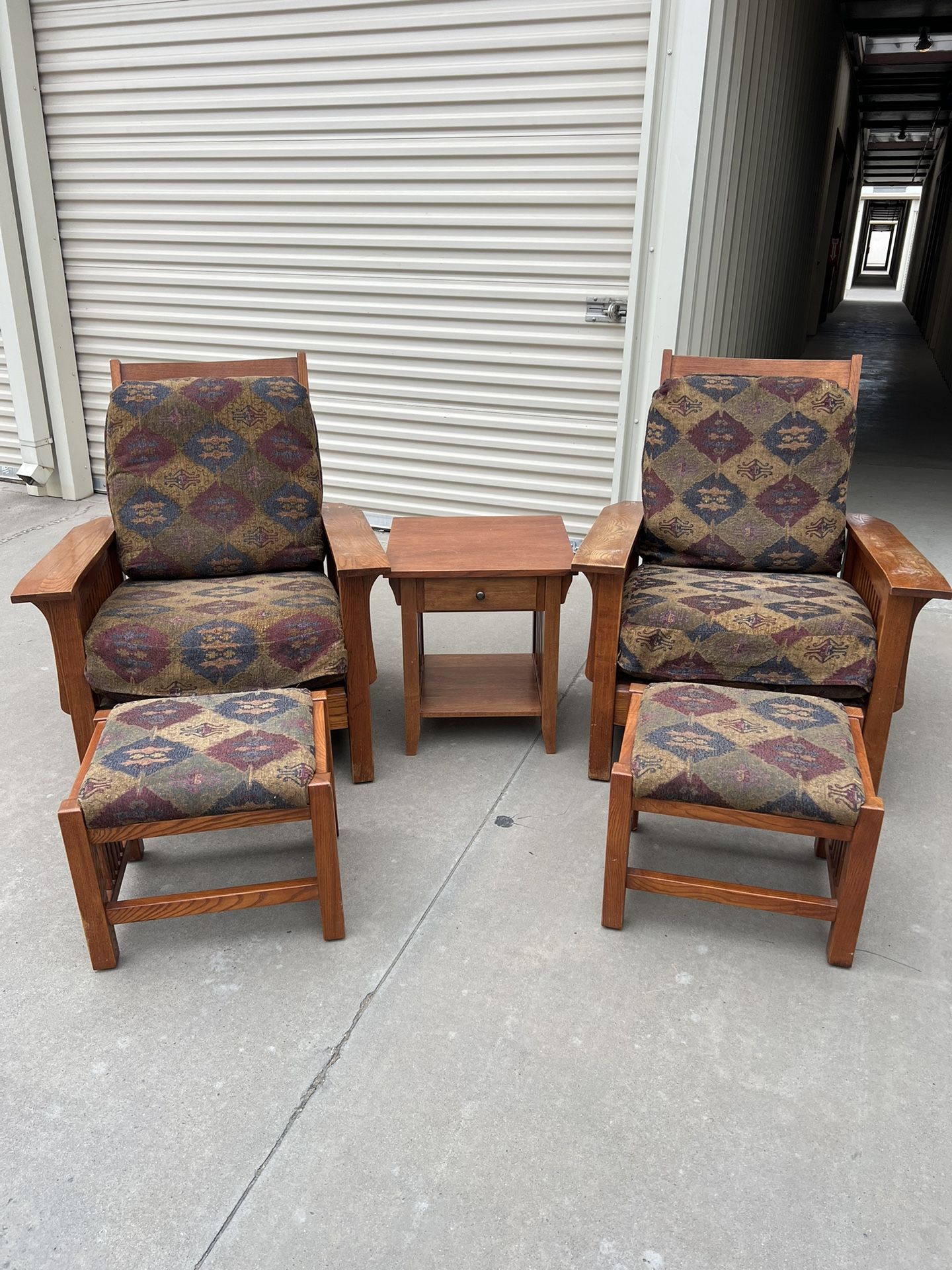 Mission Style Lounge Chairs And End Table