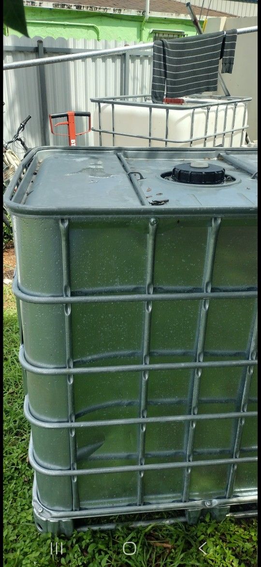 1000 LITERS WATER TANK