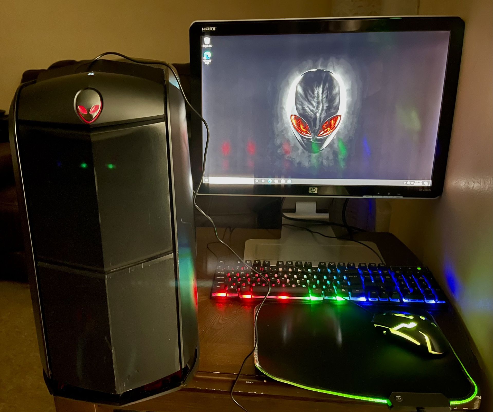 GAMING COMPUTER ALIENWARE AURORA. INTEL CORE i7 10GB RAM 620GB SSD AND HDD