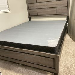 Queen size bed set 