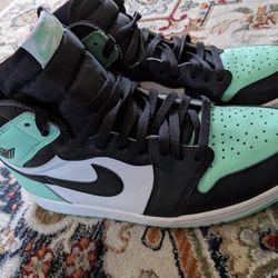 Jordan 1 green glow
