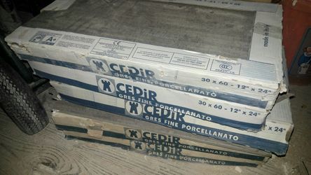 5 boxes of grey porcelain tile 30x60 -12"×24"