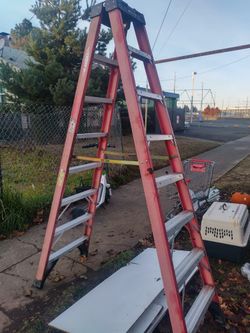 Wiener Ladder 8' Fiberglass 300lbs Load Wide Steps