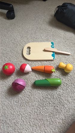Wooden play vegetables